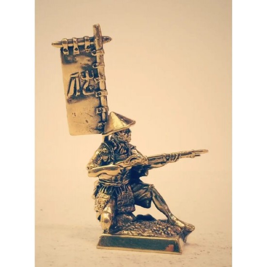 Miniature en bronze « Ashigaru a l'arquebuse en armure okashi gusoku »