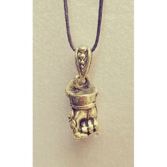 Pendentif en bronze « Gantelet de chevalier »