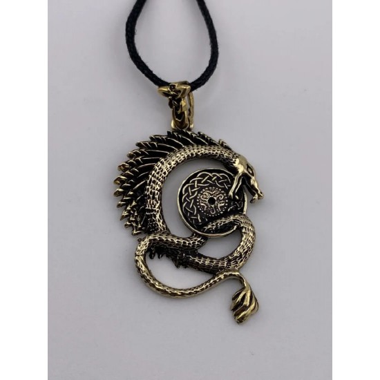 Colgante de bronce «Dragon escandinavo»